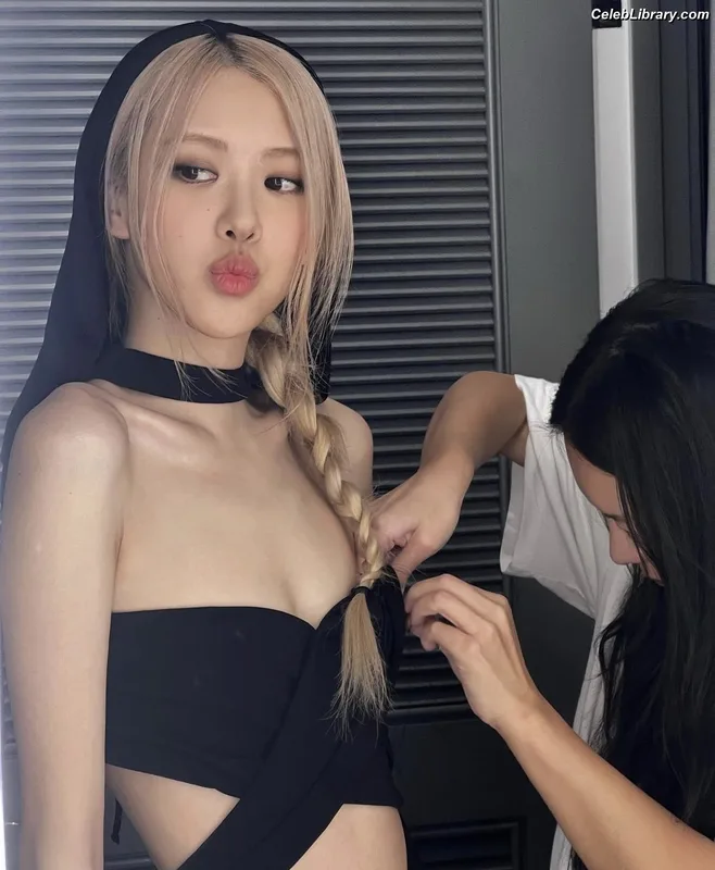 Rosé (BLACKPINK) photo 24 of 4338
