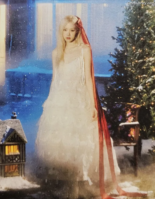 Rosé (BLACKPINK) photo 15 of 4338