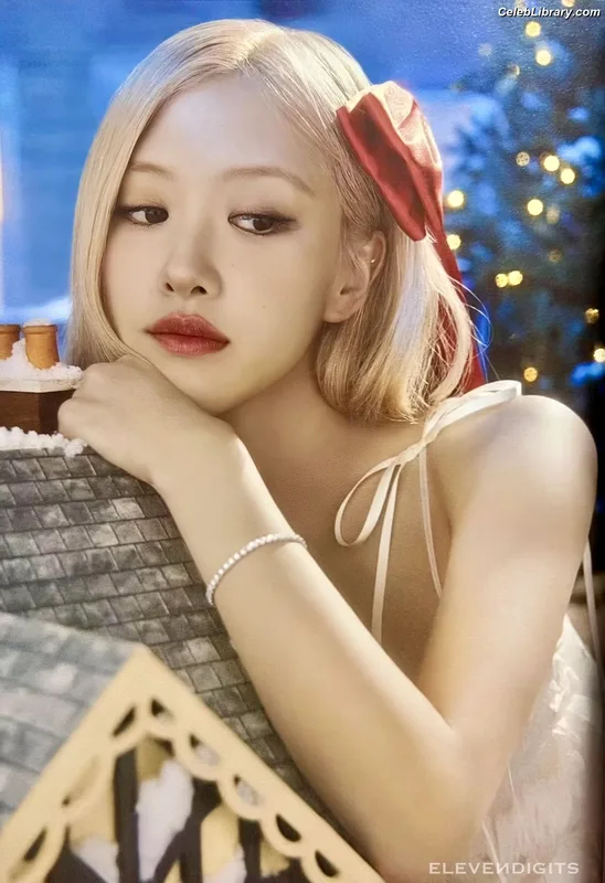 Rosé (BLACKPINK) photo 17 of 4338