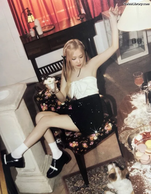 Rosé (BLACKPINK) photo 11 of 4338