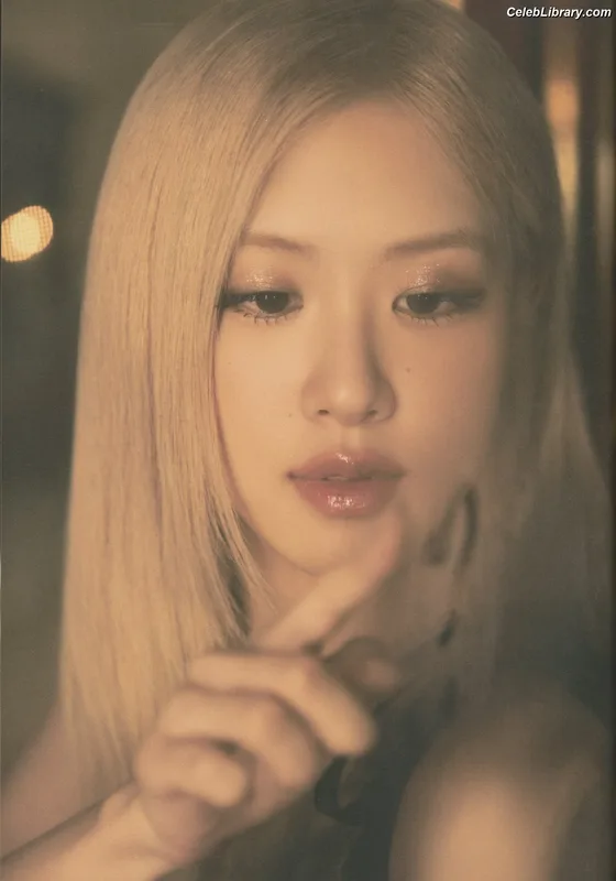Rosé (BLACKPINK) photo 16 of 4338