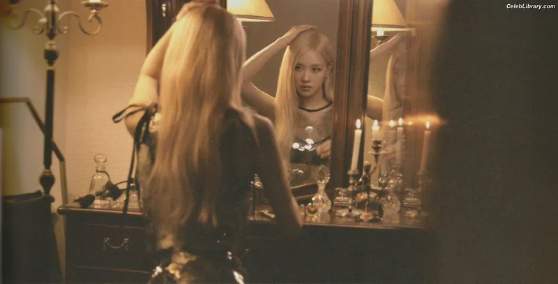 Rosé (BLACKPINK) photo 2 of 4338