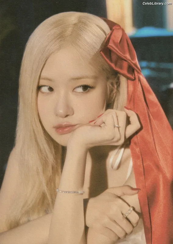 Rosé (BLACKPINK) photo 5 of 4338