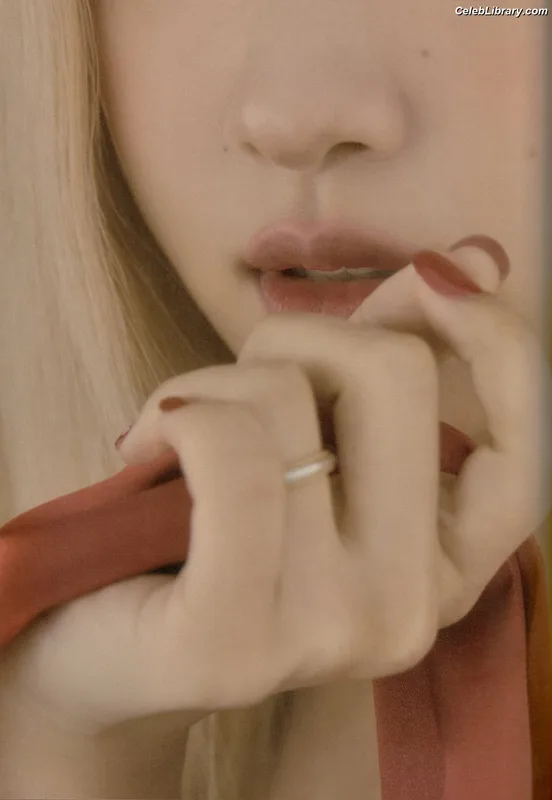 Rosé (BLACKPINK) photo 6 of 4338