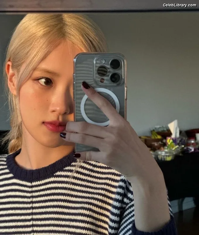 Rosé (BLACKPINK) photo 14 of 4338