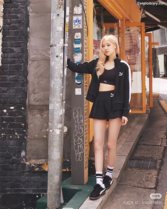 Rosé (BLACKPINK) photo 3 of 4338