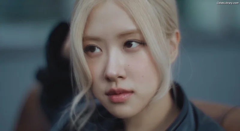 Rosé (BLACKPINK) photo 17 of 4338