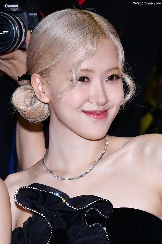 Rosé (BLACKPINK) photo 21 of 4338