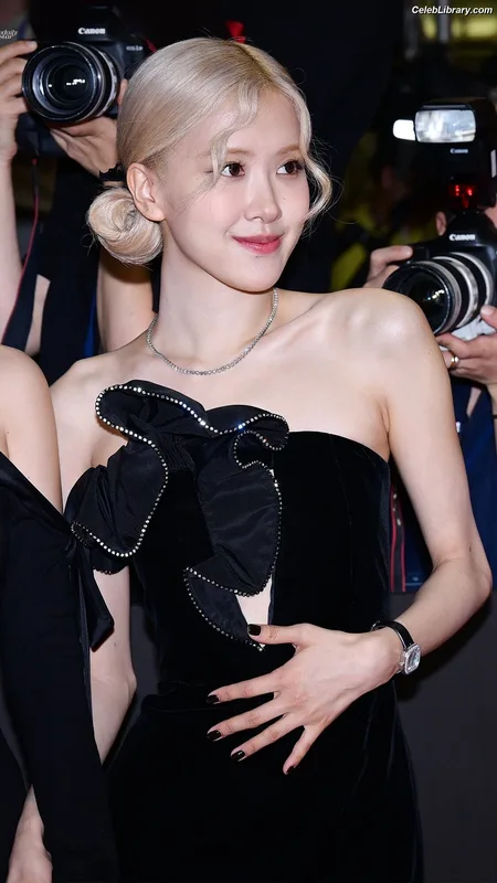 Rosé (BLACKPINK) photo 19 of 4338
