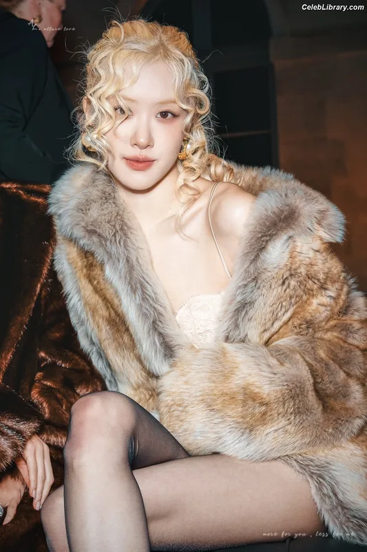 Rosé (BLACKPINK) photo 6 of 4338