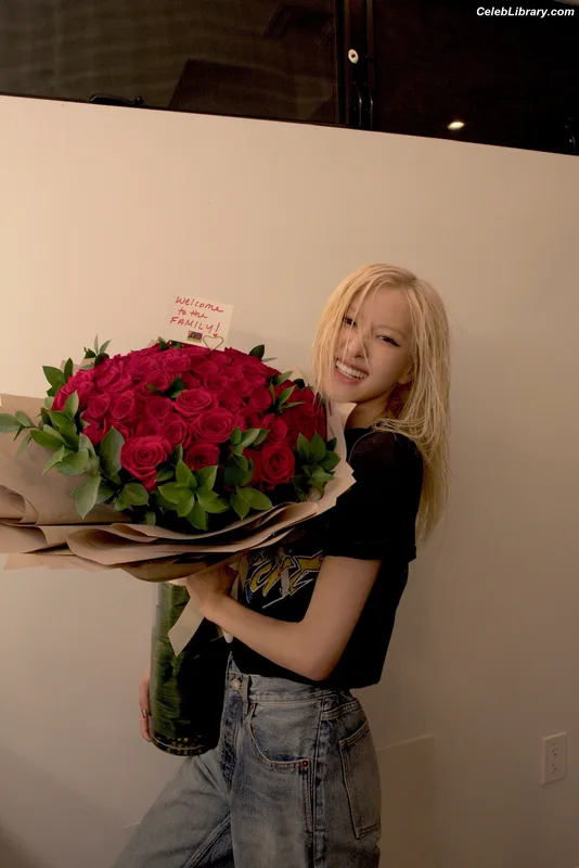 Rosé (BLACKPINK) photo 2 of 4338