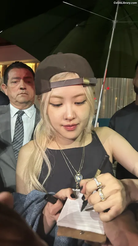 Rosé (BLACKPINK) photo 20 of 4338