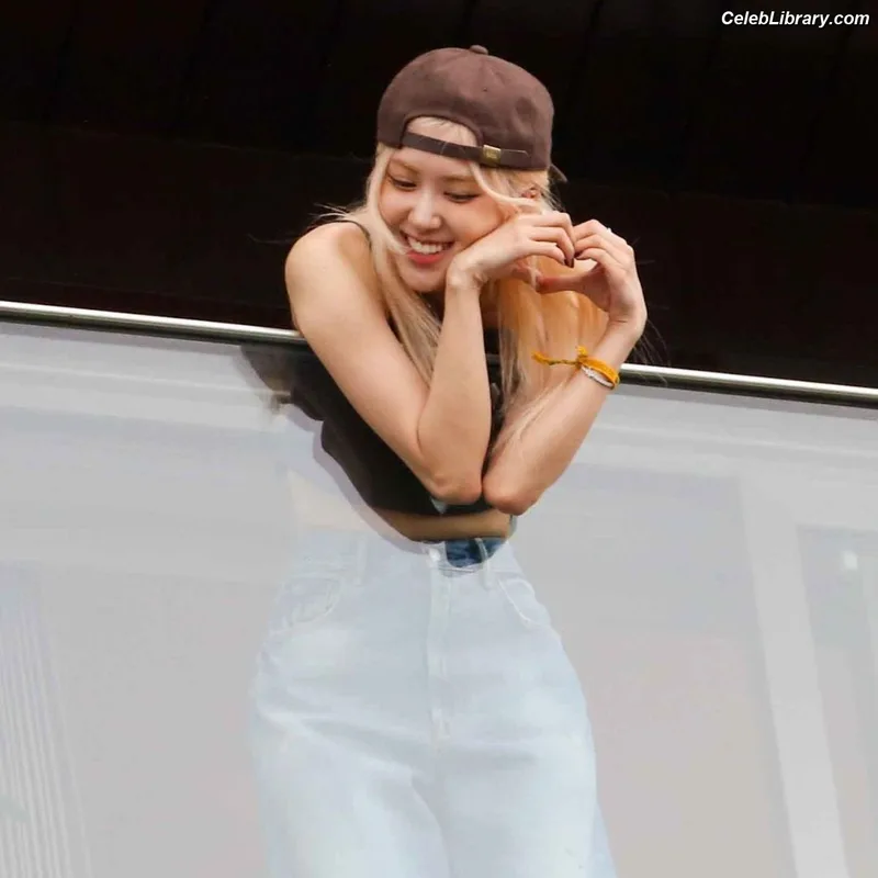 Rosé (BLACKPINK) photo 21 of 4338