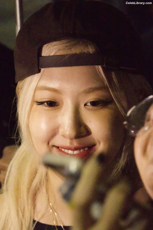 Rosé (BLACKPINK) photo 24 of 4338
