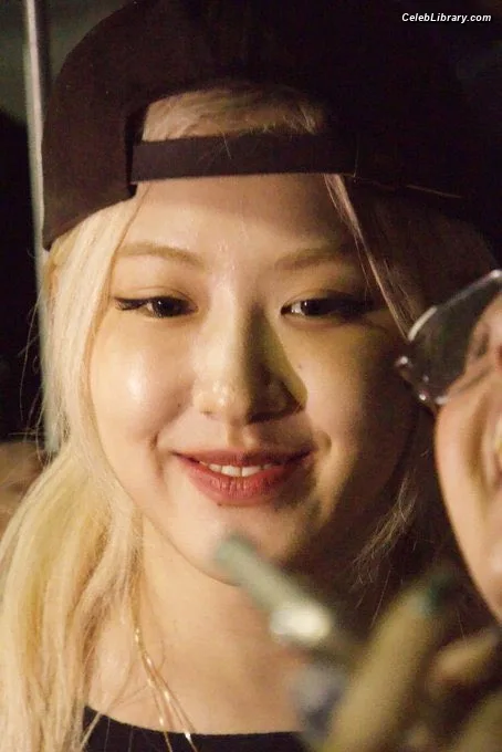 Rosé (BLACKPINK) photo 1 of 4338