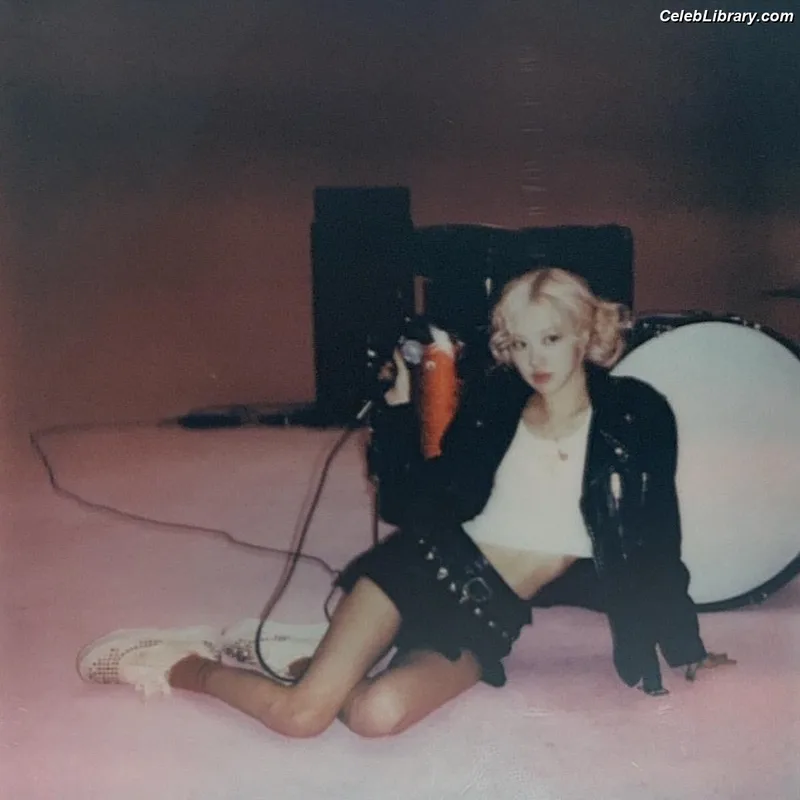Rosé (BLACKPINK) photo 18 of 4338