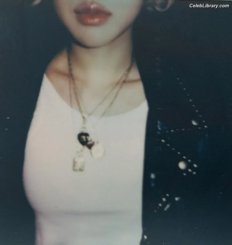 Rosé (BLACKPINK) photo 12 of 4338