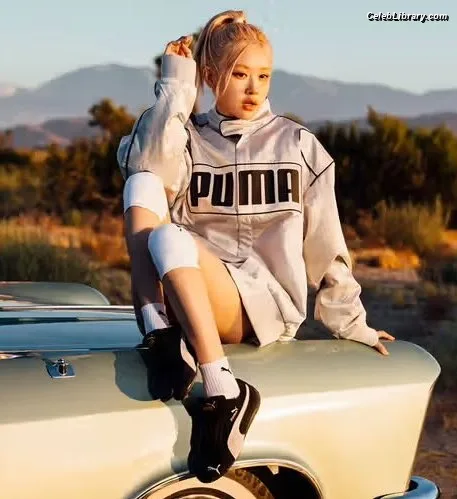 Rosé (BLACKPINK) photo 17 of 4338