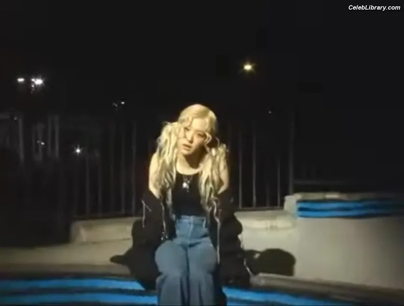 Rosé (BLACKPINK) photo 23 of 4338