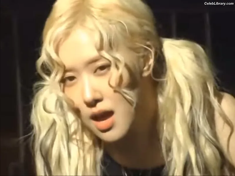 Rosé (BLACKPINK) photo 21 of 4338