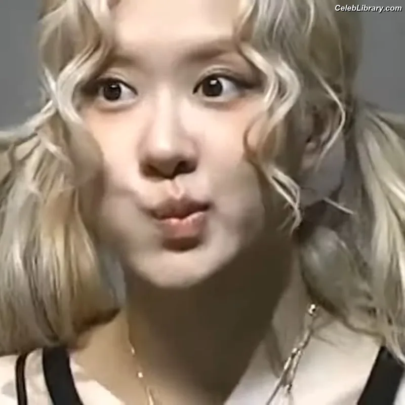 Rosé (BLACKPINK) photo 24 of 4338