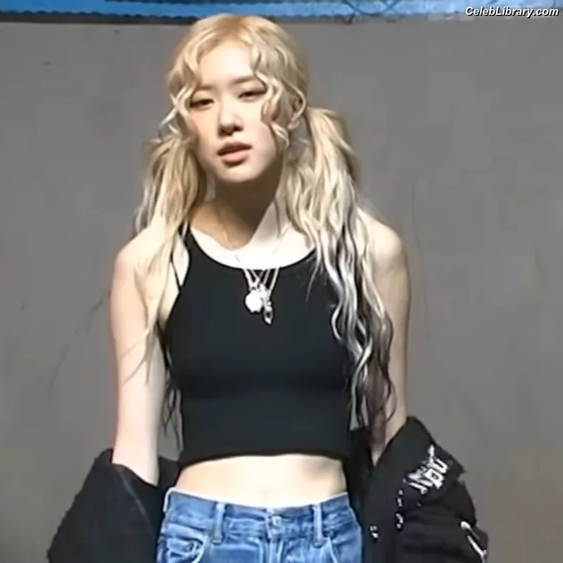 Rosé (BLACKPINK) photo 2 of 4338