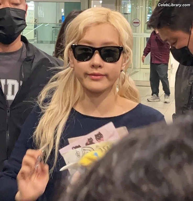 Rosé (BLACKPINK) photo 21 of 4338