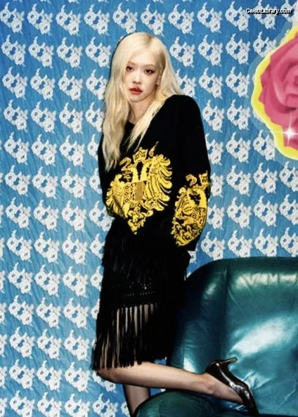 Rosé (BLACKPINK) photo 10 of 4338