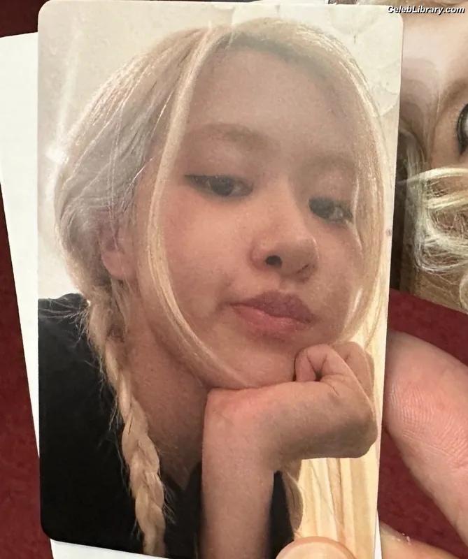 Rosé (BLACKPINK) photo 13 of 4338