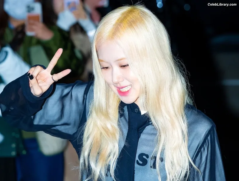Rosé (BLACKPINK) photo 8 of 4338
