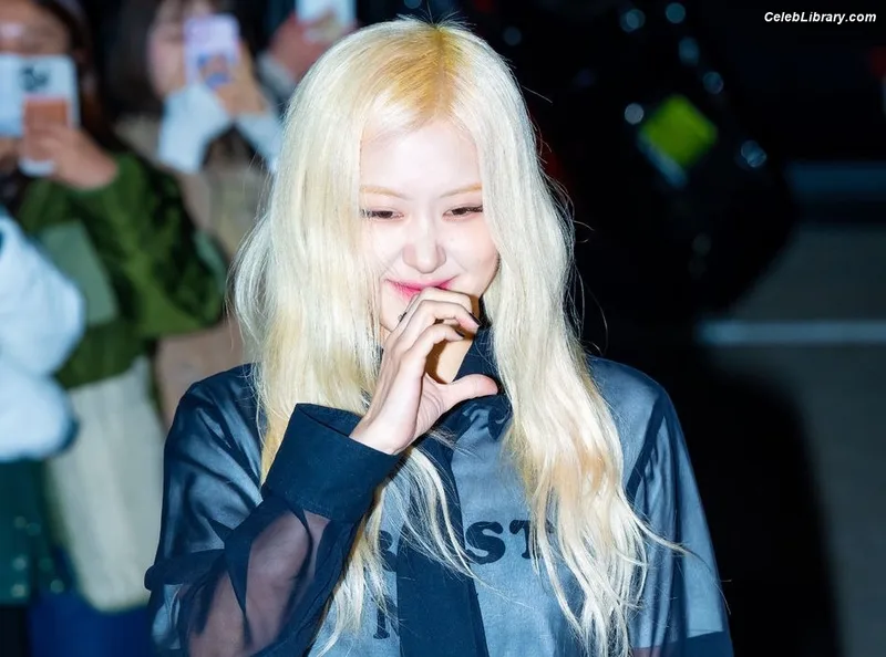 Rosé (BLACKPINK) photo 11 of 4338