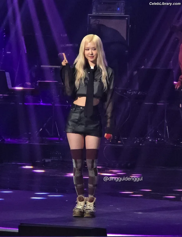 Rosé (BLACKPINK) photo 16 of 4338