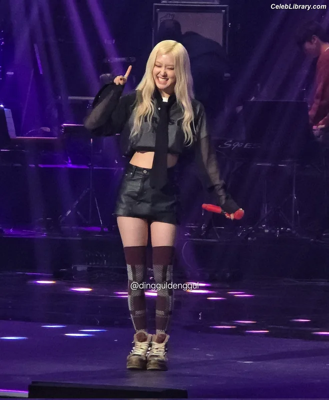 Rosé (BLACKPINK) photo 17 of 4338