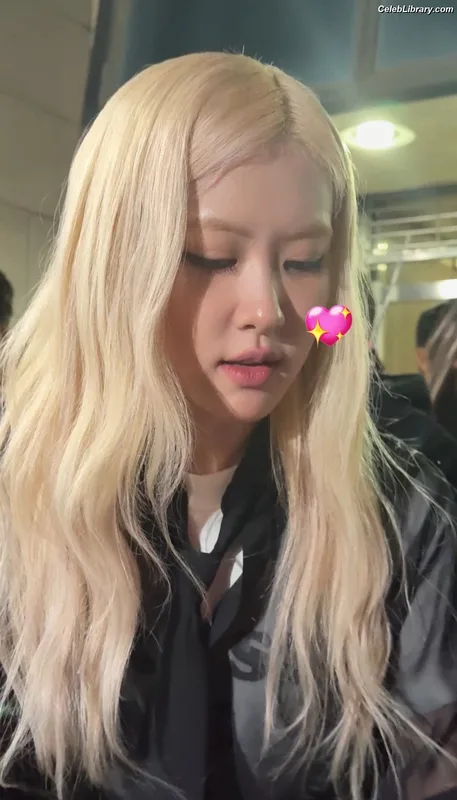 Rosé (BLACKPINK) photo 15 of 4338