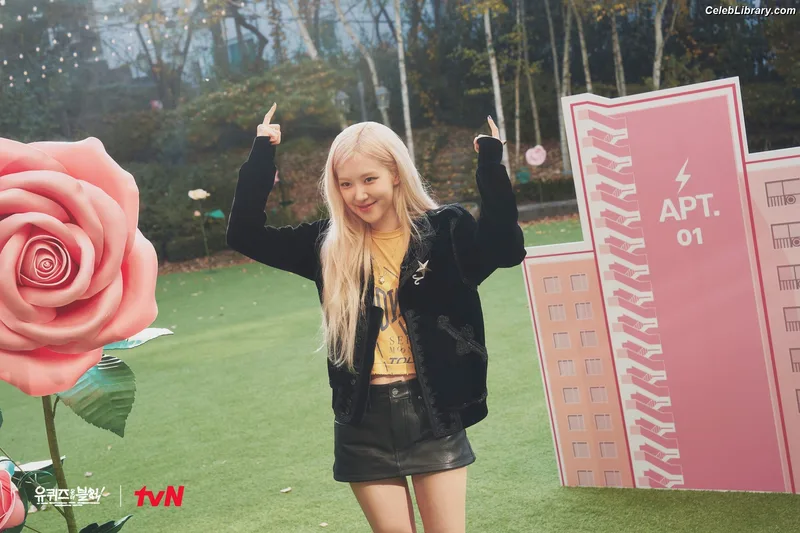 Rosé (BLACKPINK) photo 7 of 4338