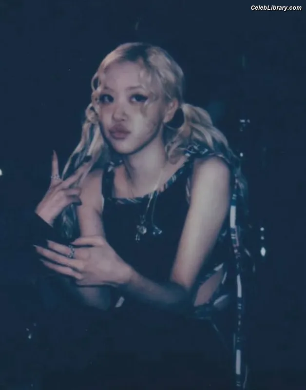 Rosé (BLACKPINK) photo 8 of 4338