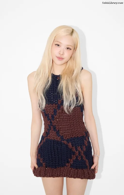 Rosé (BLACKPINK) photo 8 of 4338