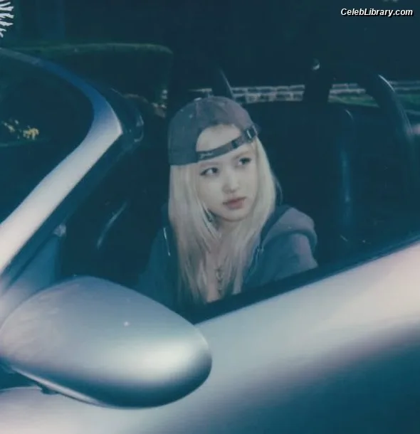 Rosé (BLACKPINK) photo 20 of 4338