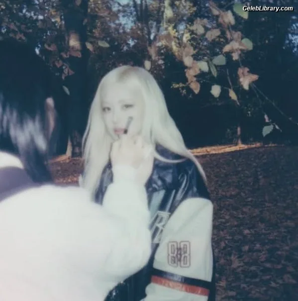 Rosé (BLACKPINK) photo 16 of 4338