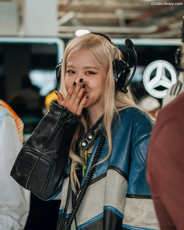 Rosé (BLACKPINK) photo 7 of 4338