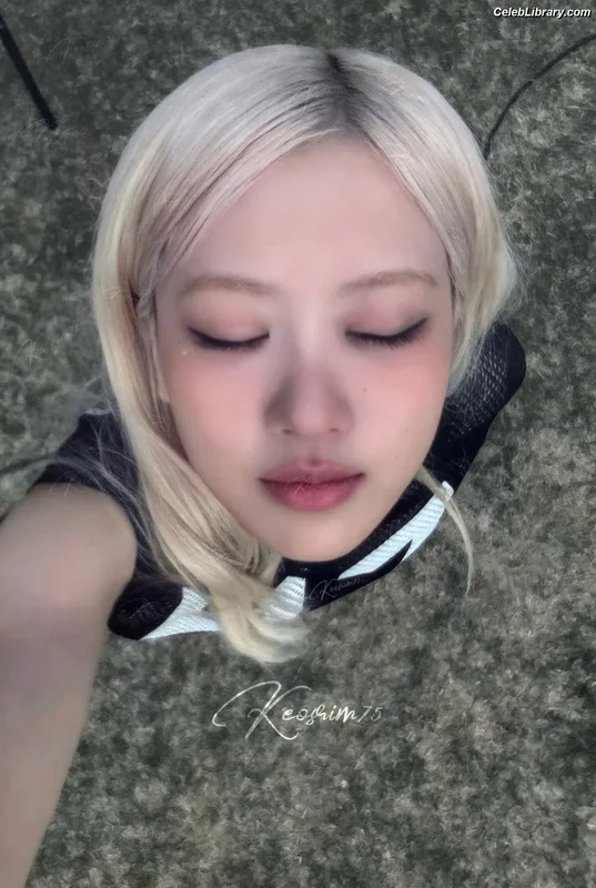 Rosé (BLACKPINK) photo 12 of 4338