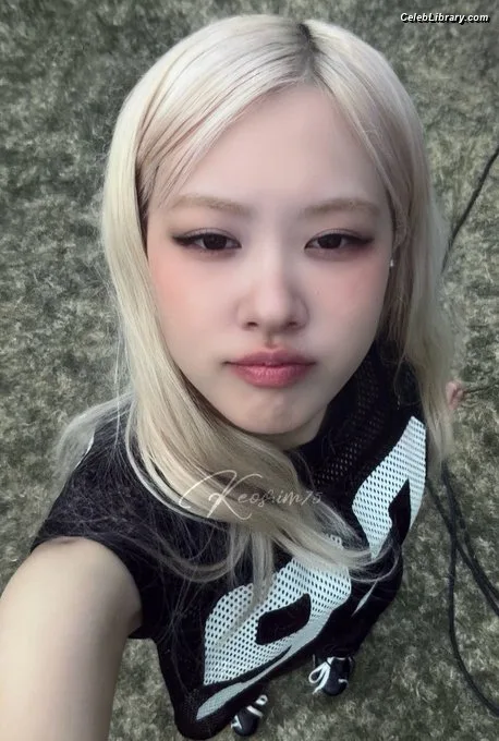 Rosé (BLACKPINK) photo 13 of 4338