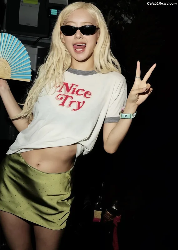 Rosé (BLACKPINK) photo 12 of 4338