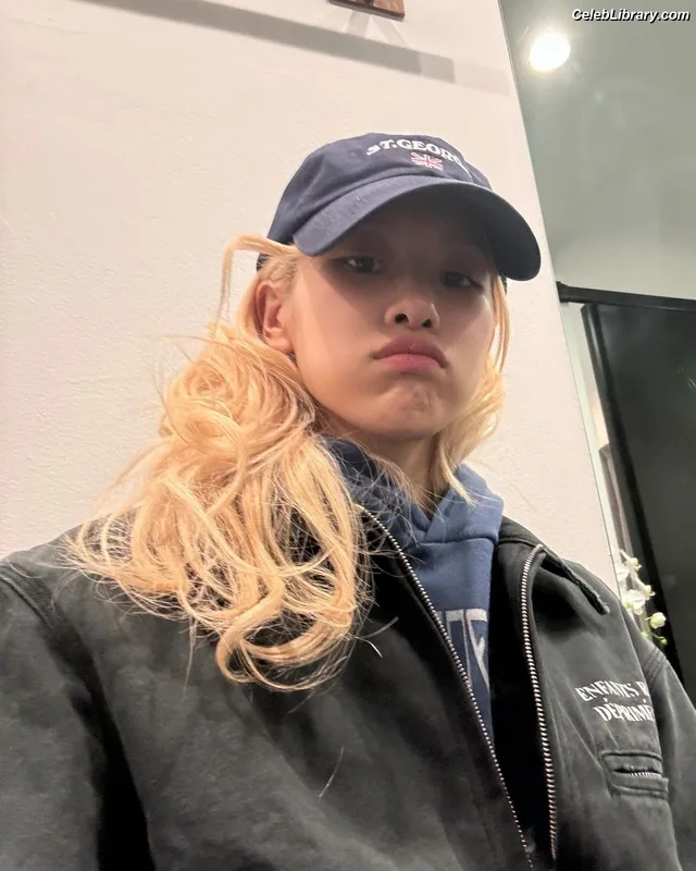 Rosé (BLACKPINK) photo 19 of 4338