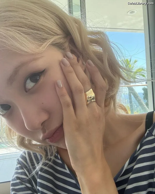 Rosé (BLACKPINK) photo 9 of 4338