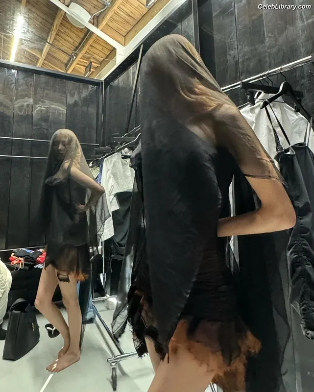 Rosé (BLACKPINK) photo 24 of 4338