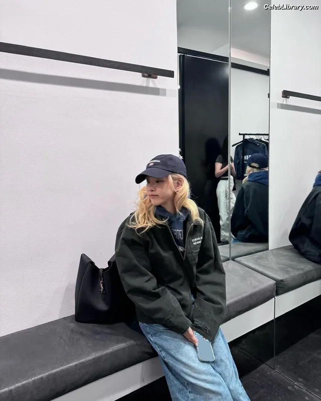 Rosé (BLACKPINK) photo 21 of 4338