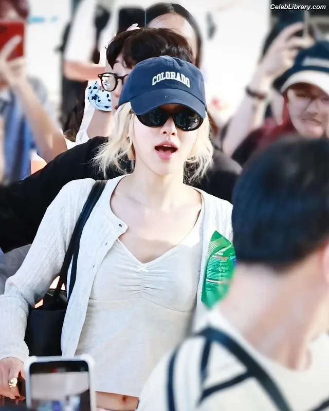 Rosé (BLACKPINK) photo 10 of 4338