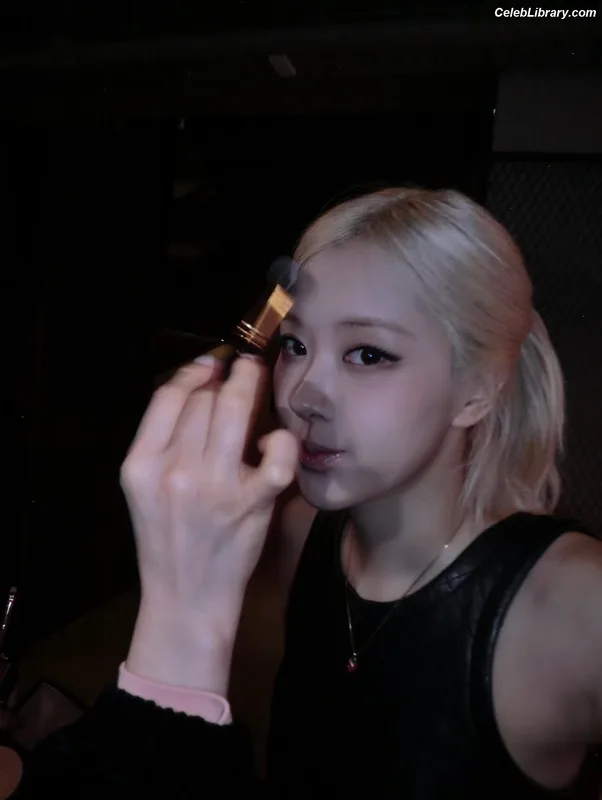 Rosé (BLACKPINK) photo 11 of 4338