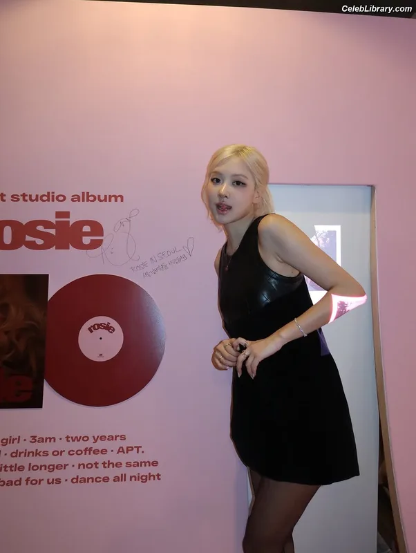 Rosé (BLACKPINK) photo 5 of 4338